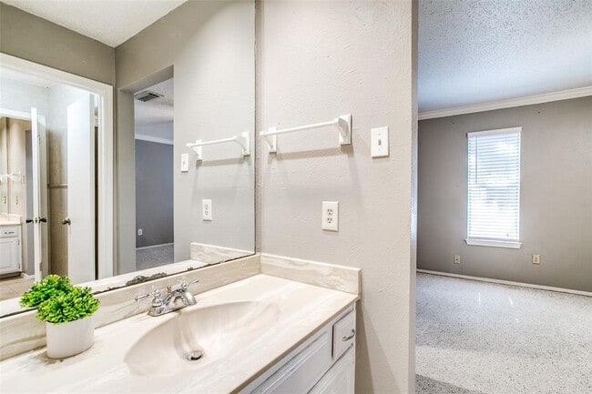 Building Photo - 217 Glenwood Dr