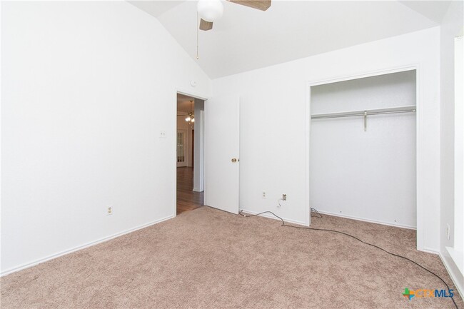 Building Photo - 2406 Cactus Dr