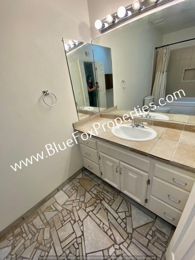 Building Photo - 4740 E Camino la Brinca
