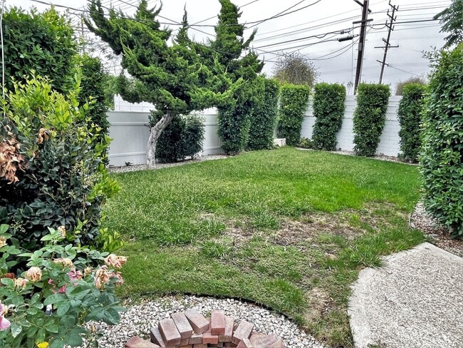 Building Photo - Peaceful 3bd home in Westchester