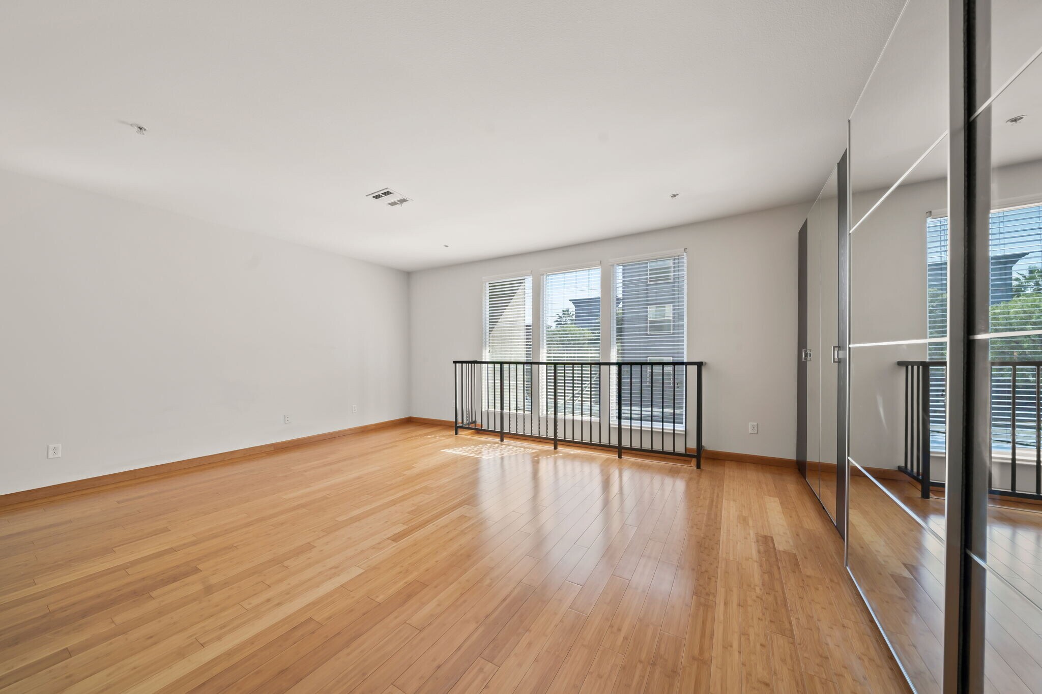 Building Photo - 360 W Ave 26 Ave