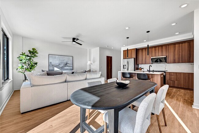 Building Photo - 1102 Emilia Ave