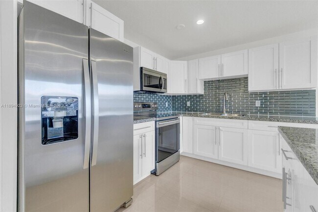 Building Photo - 5520 SW 91 Ave