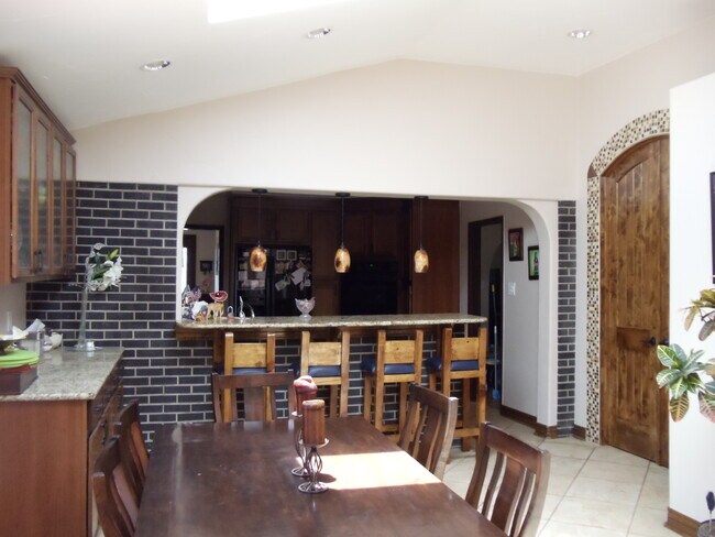Building Photo - 2744 S Golden Way