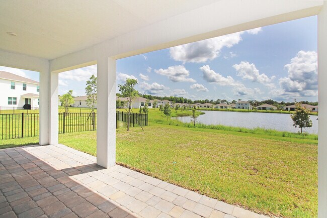 Building Photo - 5929 SE Sky Blue Cir