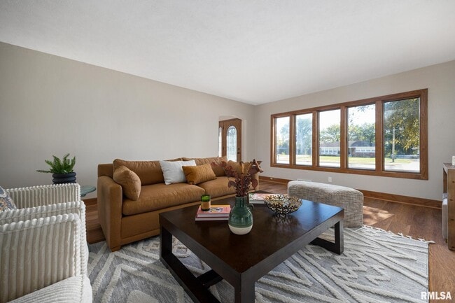 Building Photo - 205 W Glen Ave