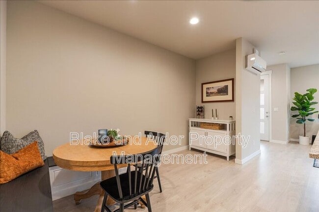 Building Photo - 16349 SE Sunshower Pl