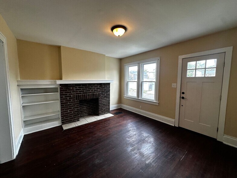 Building Photo - 547 E Deshler Ave