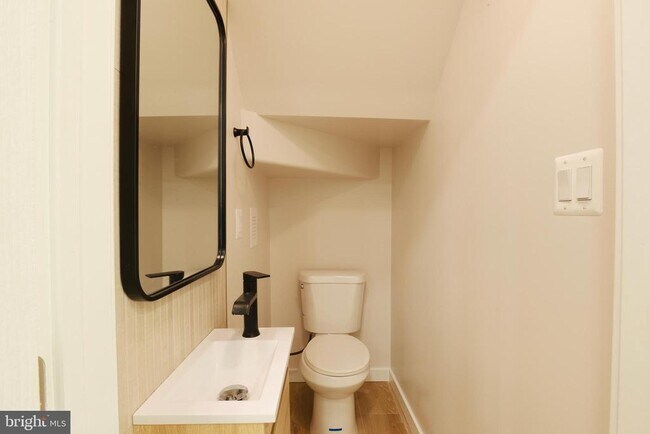 Building Photo - 1625 Montello Ave NE