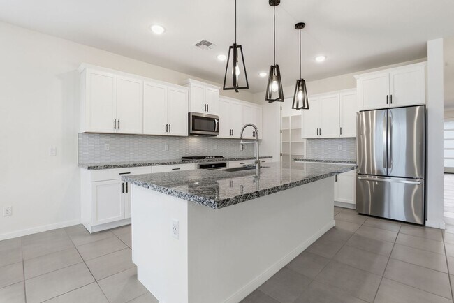 Building Photo - Stunning Queen Creek Home – Modern Comfort...