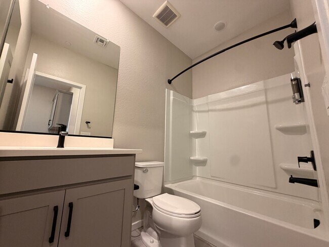 Building Photo - Stylish 3-Bedroom Retreat in the Heart of Gilbert