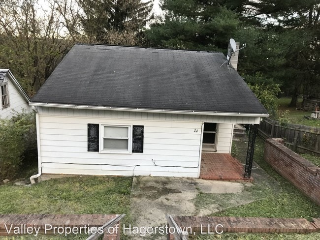 Building Photo - 2 br, 1 bath House - 24 Brent Street