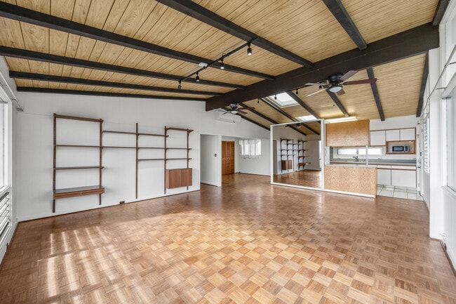 Building Photo - 1608 Makamua St