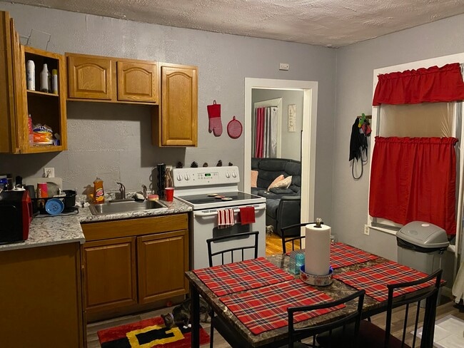 Building Photo - 46 Marshall St