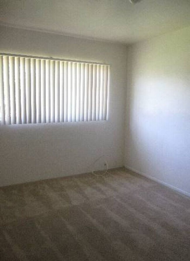 Building Photo - Charming 4-Bedroom Home in Hudson Park – Lush Landscaping!