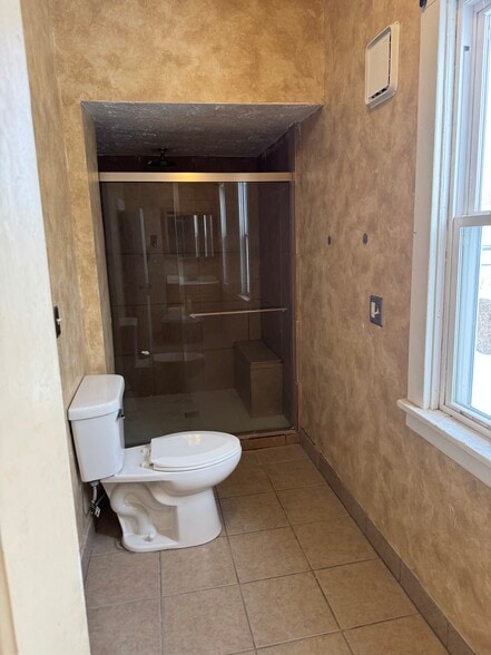 Building Photo - 105 6th Ave