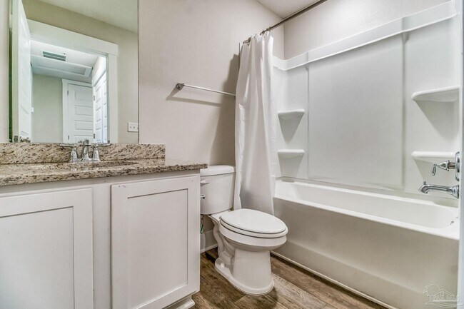 Building Photo - 1528 Farragut Way