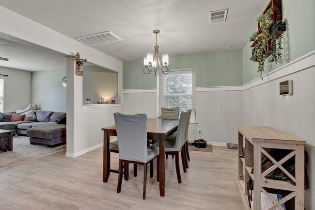 Building Photo - 215 Wildcat Dr