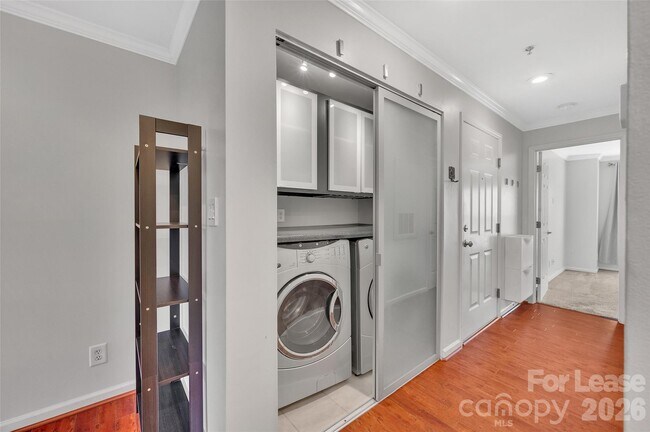 Building Photo - 505 N Graham St