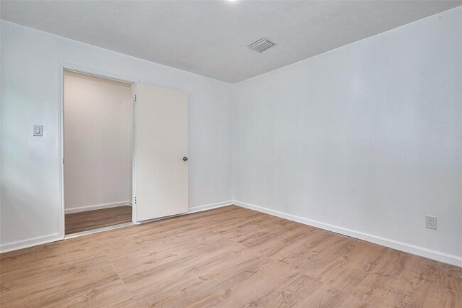 Building Photo - 25303 Lynbriar Ln