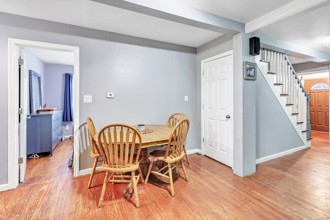 Building Photo - 18 Vose St