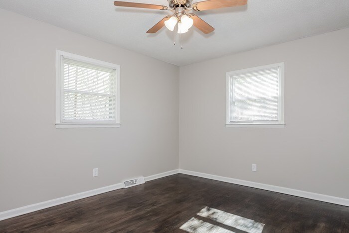 Building Photo - 2518 Fairgreen Dr