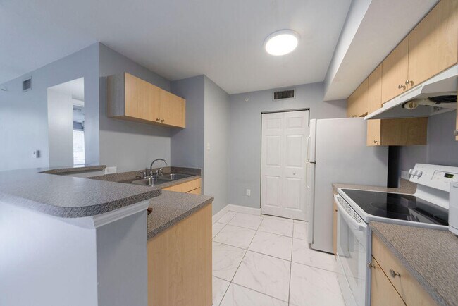 Primary Photo - 505 Villa Cir