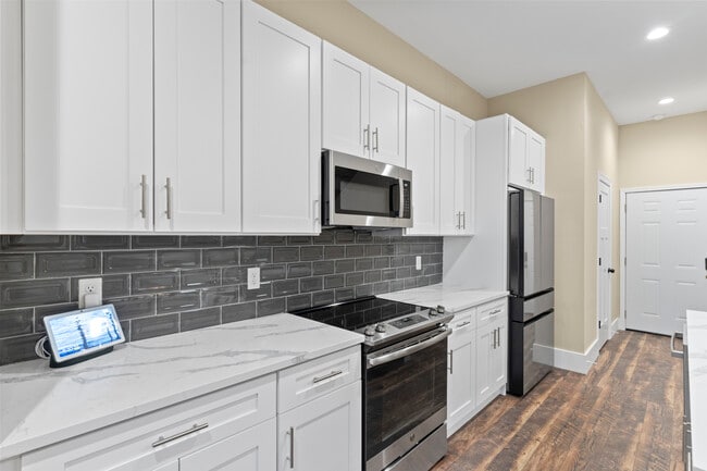 Building Photo - 5424 Delmar Ct