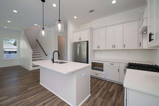 Building Photo - 278 Calusa Blvd
