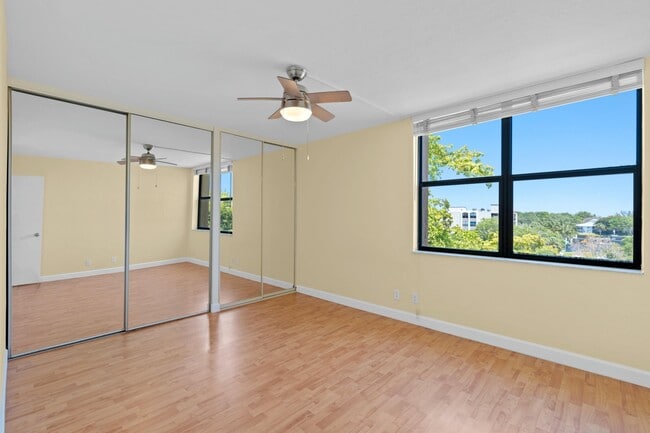 Building Photo - 750 Egret Cir