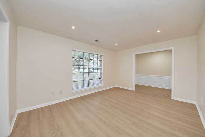 Building Photo - 11319 Chevy Chase Dr