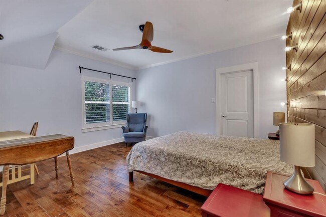 Building Photo - 4220 Threadgill St