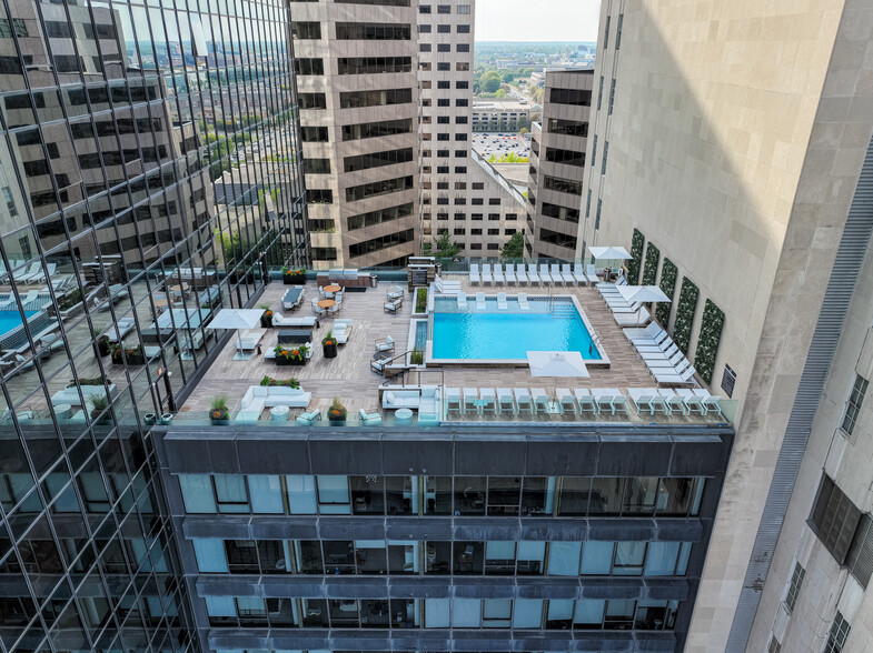 Rooftop Pool - 220 Meridian