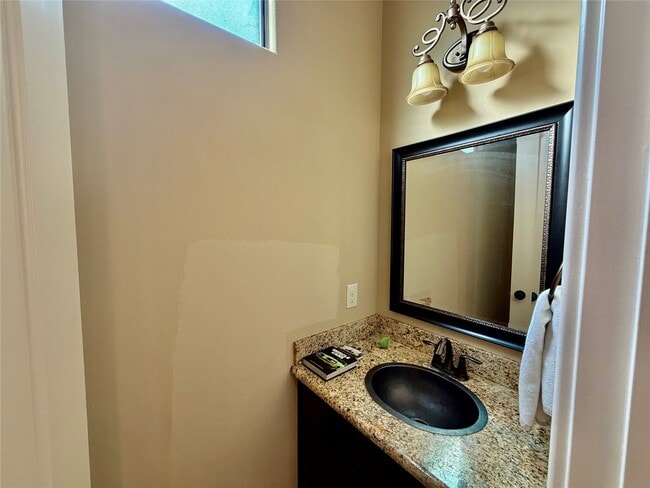 Building Photo - 508 Knox St