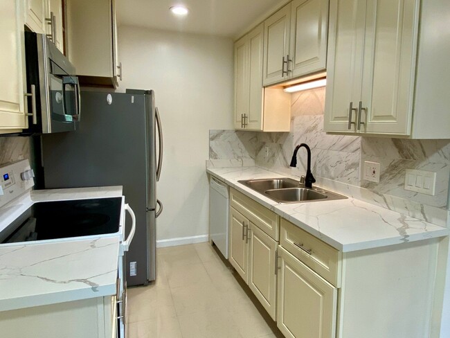 Building Photo - Santa Clara 2 Bedroom, 1 Bathroom Condo in...