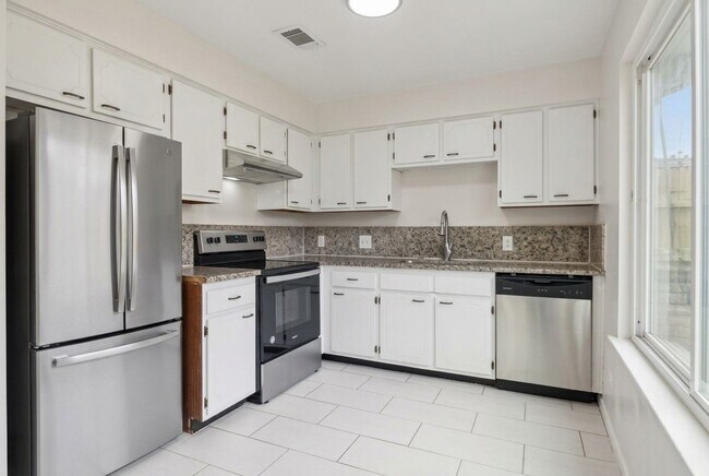 Building Photo - 14067 Towneway Dr