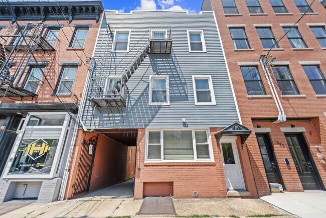 Building Photo - 340 7th St