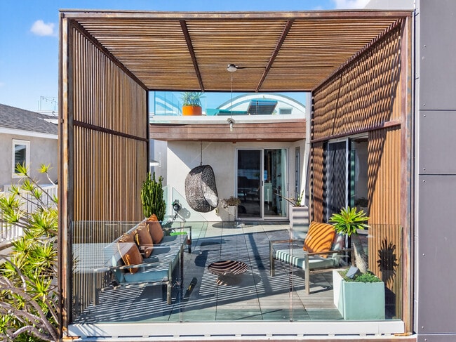 Building Photo - 219 Colton St