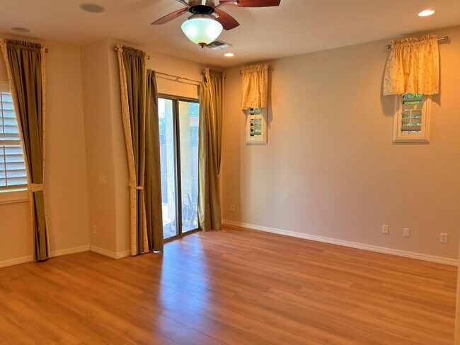 Building Photo - 737 E Charlevoix Ave