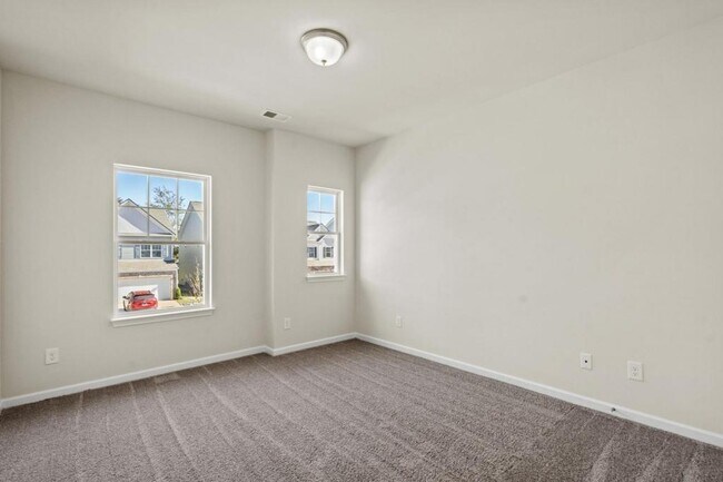 Building Photo - 222 Emmett Dr