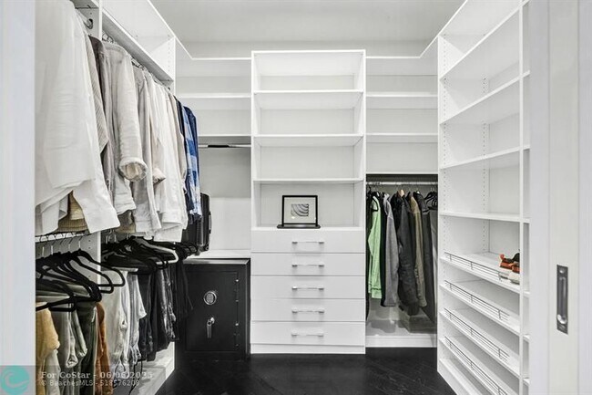 Building Photo - 20 Isle of Venice Dr