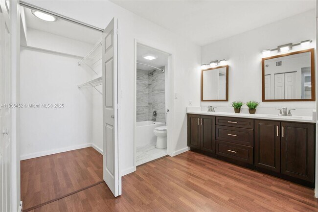 Building Photo - 20515 E Country Club Dr