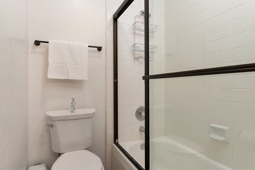 Building Photo - 3531 Cameo Dr