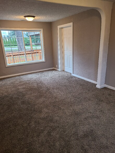 Building Photo - 4800 SW 160th Ave