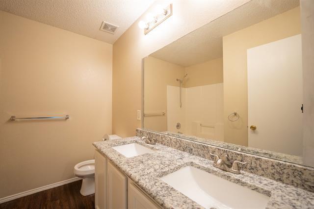 Building Photo - 1556 Glenwick Dr