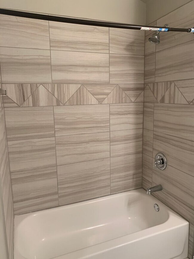 Building Photo - Newer Home in  Metro Park Village