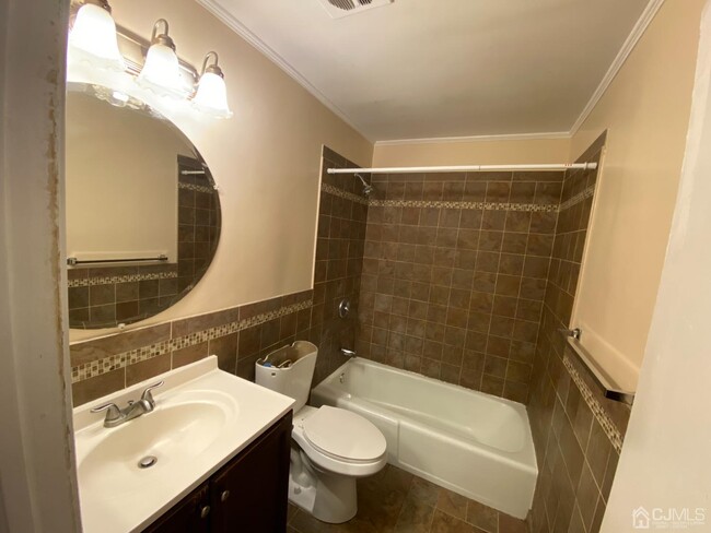 Building Photo - 323 Gill Ln