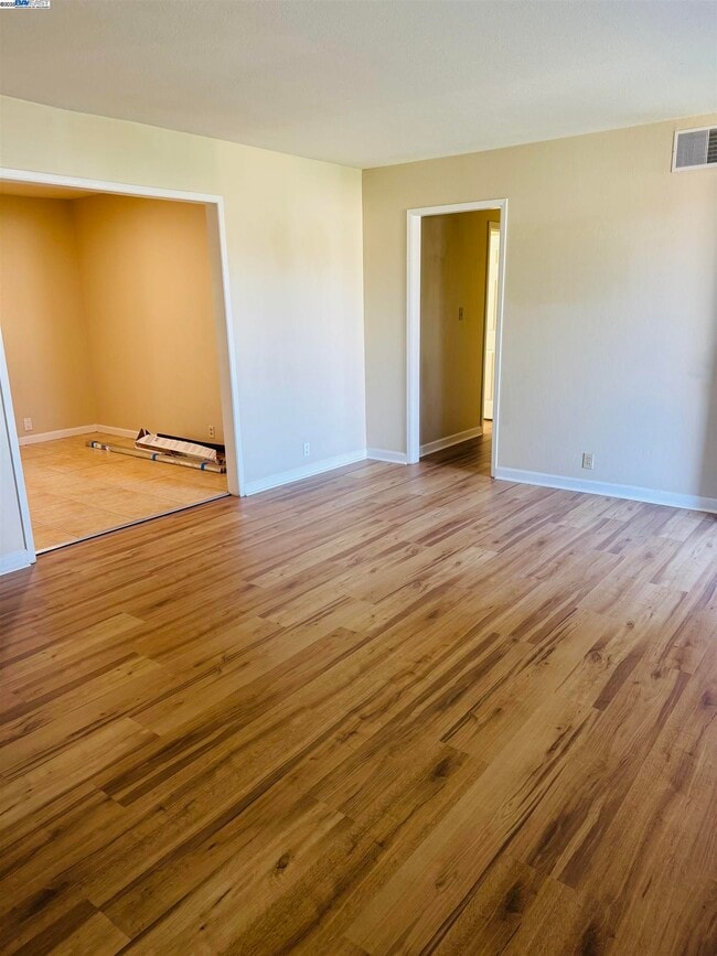 Building Photo - 8320 Davona Dr