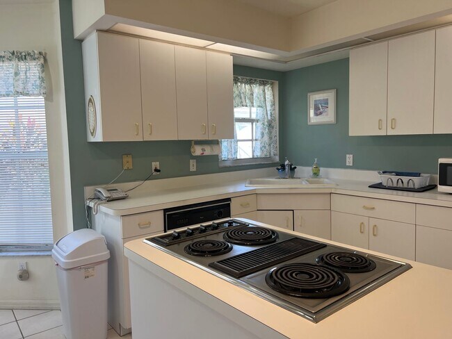 Building Photo - Fabulous Newly available Seasonal Rental i...