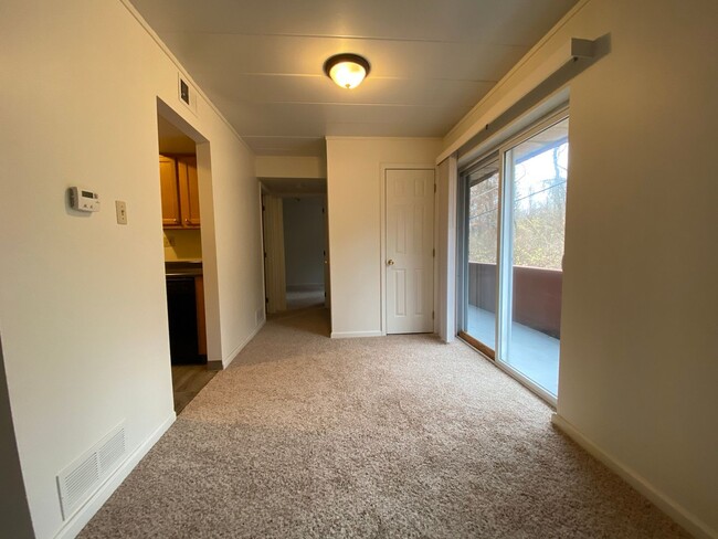 Interior Photo - Four Seasons Apartments